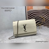 Что представляет собой сумка с цепочкой из гладкой кожи с коробкой от YSL? Сумка