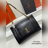 Новая коллекция осень-зима 2023 от YSL Saint Laurent — это сумка для поездок на 