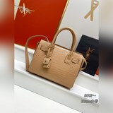 Сент-Лорен. Оригинальное изделие высшего качества. Модель, аналогичная той, что 