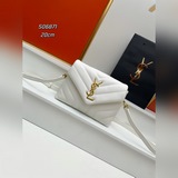 Сумка Loulou Y-образной формы пользуется постоянным спросом, и время от времени 