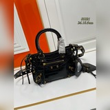 Новейшая модель мотоциклетной сумки Neo cagole от Paris теперь оснащена маленьки