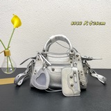 Новейшая модель мотоциклетной сумки Neo cagole от Balenciagα Paris теперь оснаще