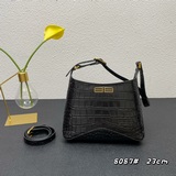 Сумка Balenciaα XX hobo с перекрестным ремнем под мышкой обладает стильным дизай
