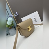 CELINE 22s ~ Новая модель TEEN BESACE TRIOMHE из блестящей кожи теленка.