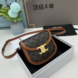 CELINE 22s ~ Новая модель TEEN BESACE TRIOMHE из блестящей кожи теленка.