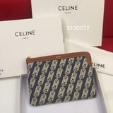 Маленькая сумка CELINE TRIOMHE. Винтажная сумка в руке. Минималистичный стиль, м