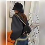 Сумка Celine Triomphe с двойной застежкой в форме бабочки. Я всегда любила сумки