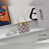 CELIN-E 23s весна-лето — мини-косметичка из гладкой кожи Celine в новом цвете.