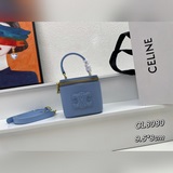 CELIN-E 23s весна-лето — мини-косметичка из гладкой кожи Celine в новом цвете.