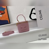 CELIN-E 23s весна-лето — мини-косметичка из гладкой кожи Celine в новом цвете.