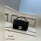 Новая сумка Chanel с квадратной формой и жемчужной застежкой. Новая сумка из ове