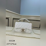 Новая сумка Chanel с квадратной формой и жемчужной застежкой. Новая сумка из ове
