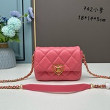 Маленький chanel23ssai Я влюбилась в этот ретро-замок в форме сердца. В коллекци