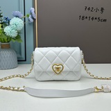 Маленький chanel23ssai Я влюбилась в этот ретро-замок в форме сердца. В коллекци