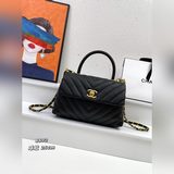 (Кожа цвета икры) Классическая сумка Chanel с уникальным дизайном, с двойным исп