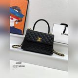 (Кожа цвета икры) Классическая сумка Chanel с уникальным дизайном, с двойным исп