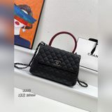 (Кожа цвета икры) Классическая сумка Chanel с уникальным дизайном, с двойным исп
