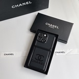 Поставляется в коробке с подставкой. Известный бренд CHANEL. Черная сумка в стил