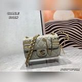Коробка настолько прекрасна, что не подбираются слова, а сумка с эмблемой Chanel