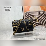 Коробка настолько прекрасна, что не подбираются слова, а сумка с эмблемой Chanel