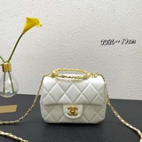Chanel 2023 осенне-зимняя коллекция. Модель с круглым ручкой, клапаном и ромбови
