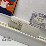 Новая модель в комплекте с коробкой. Новая модель этого сезона — сумка Dior Bobb