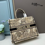 [dior Book Tote] Большинство людей, приобретая товары роскошных брендов, в перву