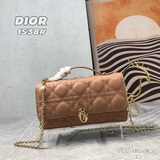 Lady Dior перламутровая сумочка из натуральной овечьей кожи. Эта сумочка — новин