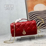 Lady Dior перламутровая сумочка из натуральной овечьей кожи. Эта сумочка — новин