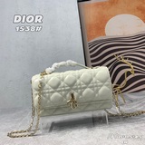 Lady Dior перламутровая сумочка из натуральной овечьей кожи. Эта сумочка — новин