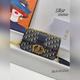 Сумка Dior 30 Montaigne, вдохновленная моделью Dior 1947 года.