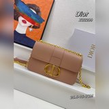Кожаная сумка Dior 30 Montaigne, вдохновленная моделью Dior 1947 года.