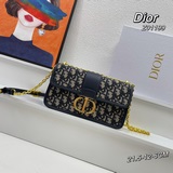 Сумка Dior 30 Montaigne, вдохновленная моделью Dior 1947 года.