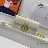Сумка Dior 30 Montaigne, вдохновленная моделью Dior 1947 года.
