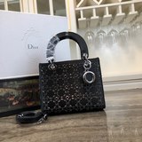 Lady Di@r Пятигранная сумочка с бриллиантами и атласным покрытием. Шелк перелива