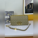 Dior Caro Большая сумка 28 см из кожи теленка, украшенная фирменной стеганой стр