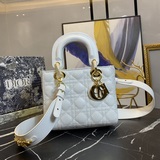 В комплекте с шарфом (Lady Dior)  Четырехсекционная сумка с ромбовидным узором, 