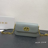 В комплекте с коробкой [Оригинальное качество] Сумка Dior BOBBY в стиле ретро, и