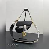 Сумка Dior Oblique Saddle Bag (полностью из кожи с синим плечевым ремнем) в бело