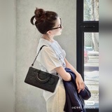 Эксклюзивная модель Lady от Dior： сумка с клапаном из кожи с матовой текстурой и