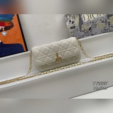 Мобильный чехол LADY DIOR. Этот мобильный чехол Lady Dior отличается элегантным 