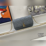 Мобильный чехол LADY DIOR. Этот мобильный чехол Lady Dior отличается элегантным 