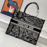 Оригинальная вышивка DIOR Сумка Book Tote с шелковым шарфом. Эта сумка Book Tote