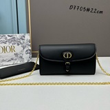 Новая модель в комплекте с коробкой. Новая модель этого сезона — сумка Dior Bobb