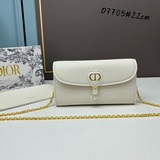 Новая модель в комплекте с коробкой. Новая модель этого сезона — сумка Dior Bobb