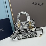 Новый цвет, вышивка на коробке, светло-золотой [Серия вышивок Lady D] M8002 Желт