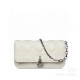 Мобильный чехол LADY DIOR «Белая золотая застежка» — это элегантный мобильный че