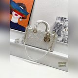 В комплекте с коробкой Lady D-Joy, горизонтальный рельефный черно-белый, с ярким
