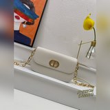 【В комплекте с коробкой】 Эта сумка 30 Montaigne Avenue отличается элегантным диз