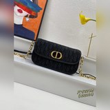 【В комплекте с коробкой】 Эта сумка 30 Montaigne Avenue отличается элегантным диз
